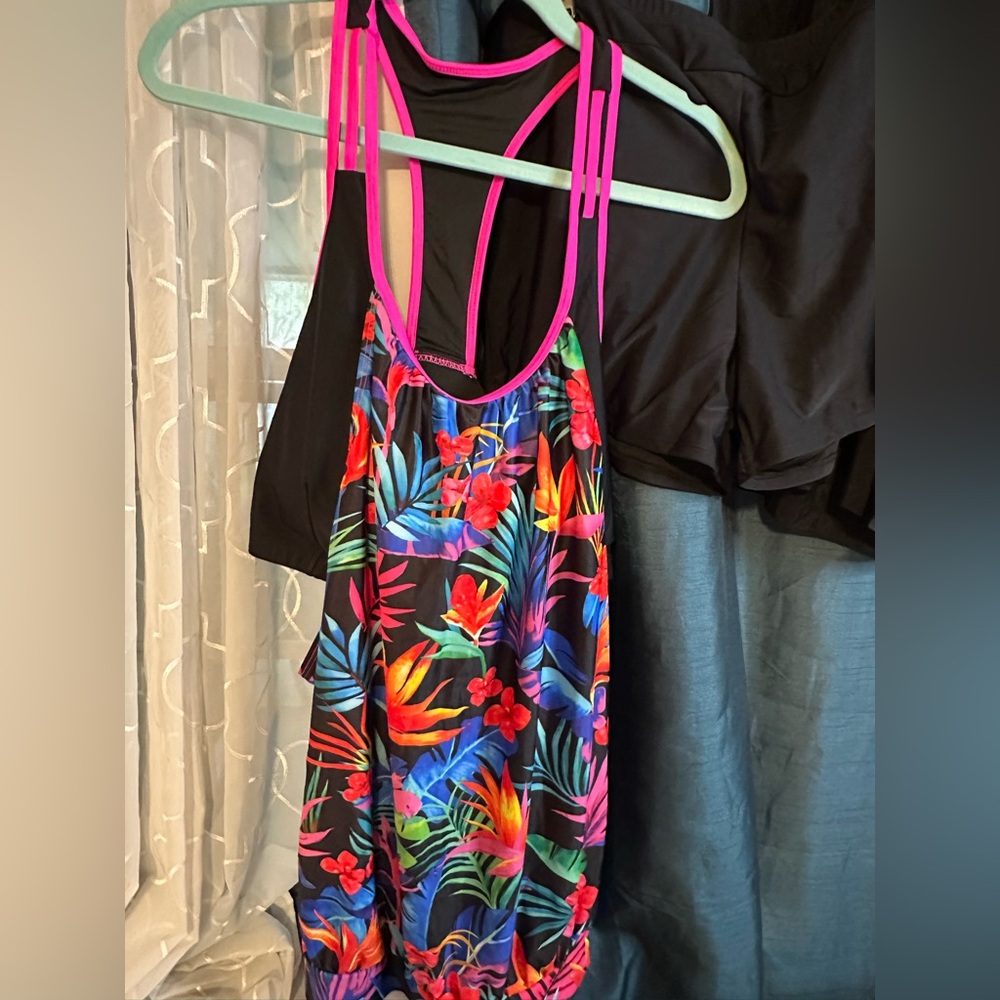Tropical Print Tankini Top w/ Solid Black Swim Shorts+Pair of Nylon Swim Shorts - Picture 3 of 12